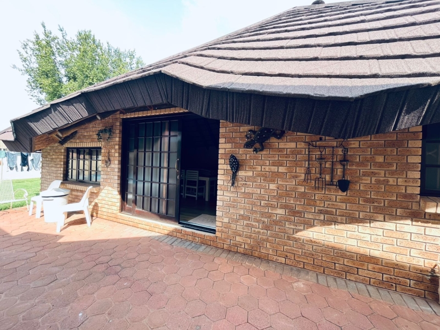 3 Bedroom Property for Sale in Safari Gardens North West